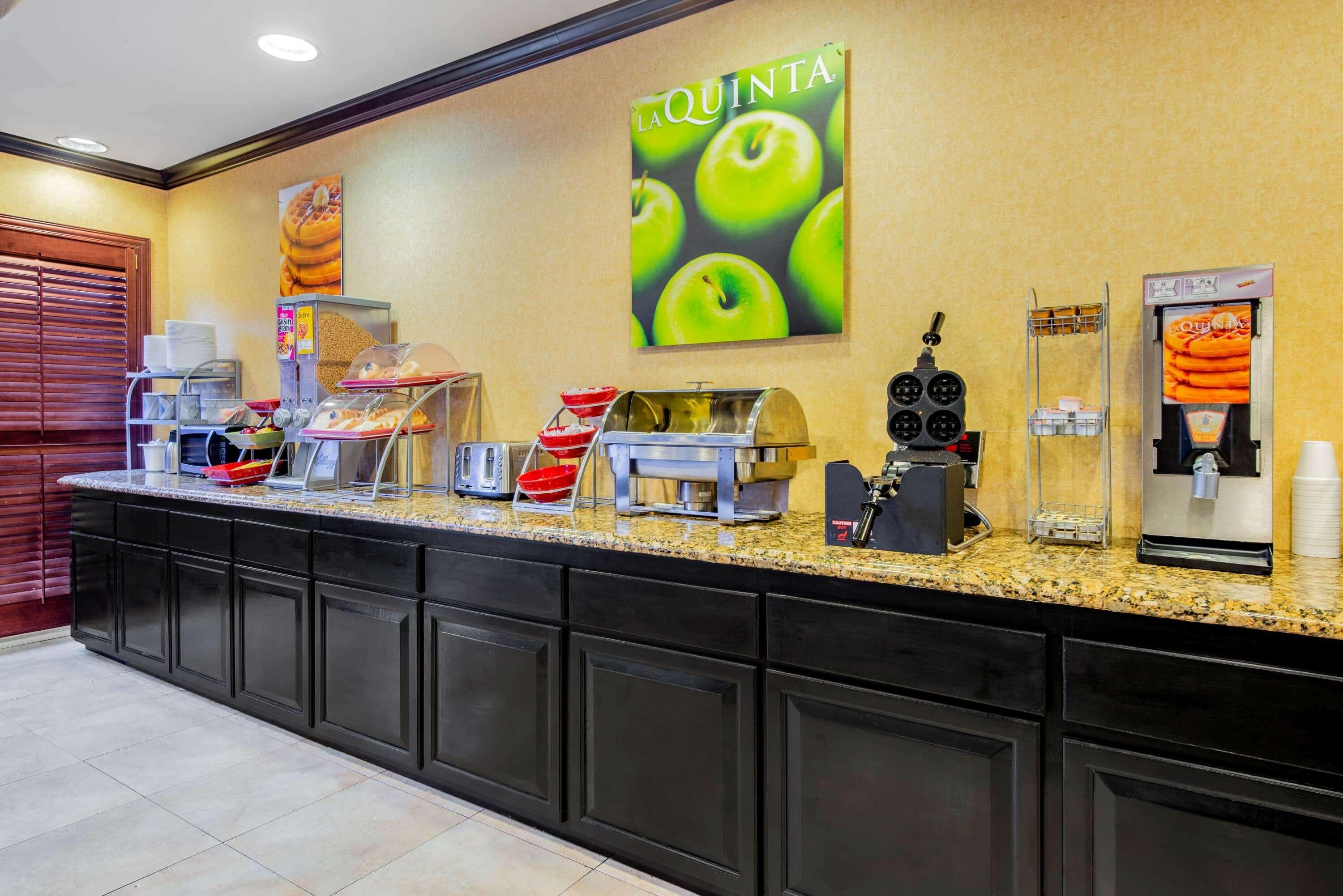 La Quinta By Wyndham Mt. Laurel - Philadelphia Hotel Mount Laurel Exterior photo